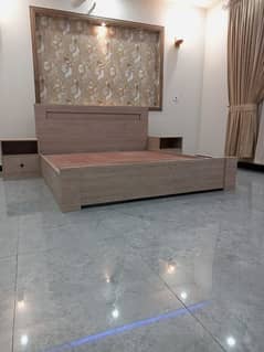 Bed with 2 side tables