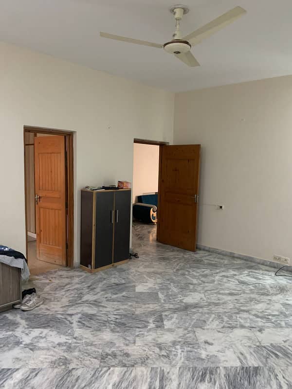 3 Beds 1 Kanal Upper Portion Prime Location for Rent in DHA Phase 5 Lahore. 1