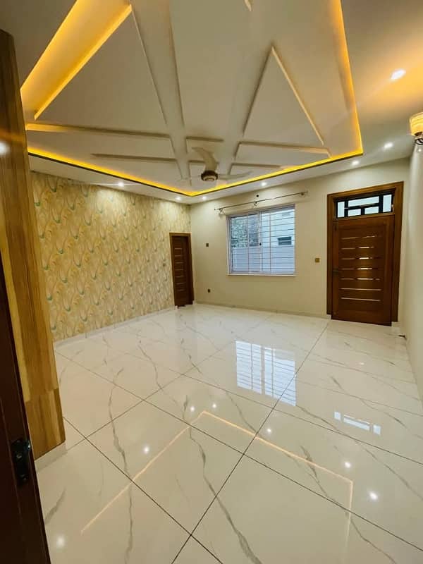 1 kinal like a new beautiful upper portion for rent 6