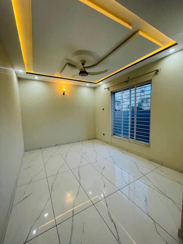 1 kinal like a new beautiful upper portion for rent 10