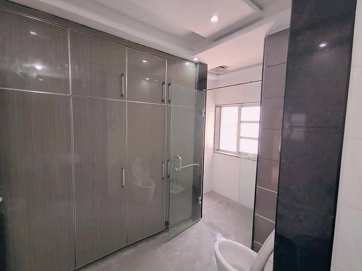 1 kinal like a new beautiful upper portion for rent 18