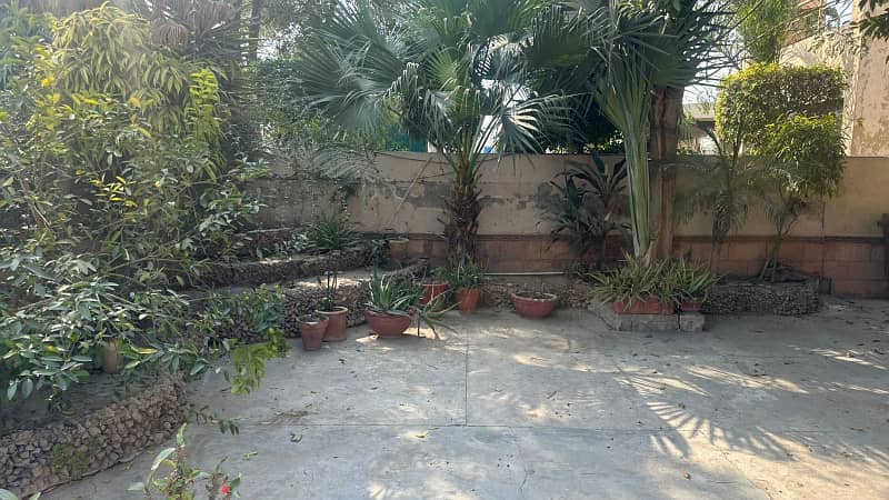 1 Kanal 4 Bed With AC Installed & Genrator Full House For Rent In DHA Phase 2 10