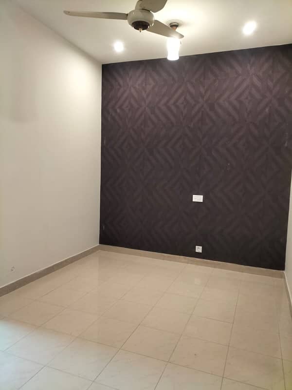 3 Beds Full House 5 Marla Prime Location for Rent in DHA Phase 5 Lahore. 7