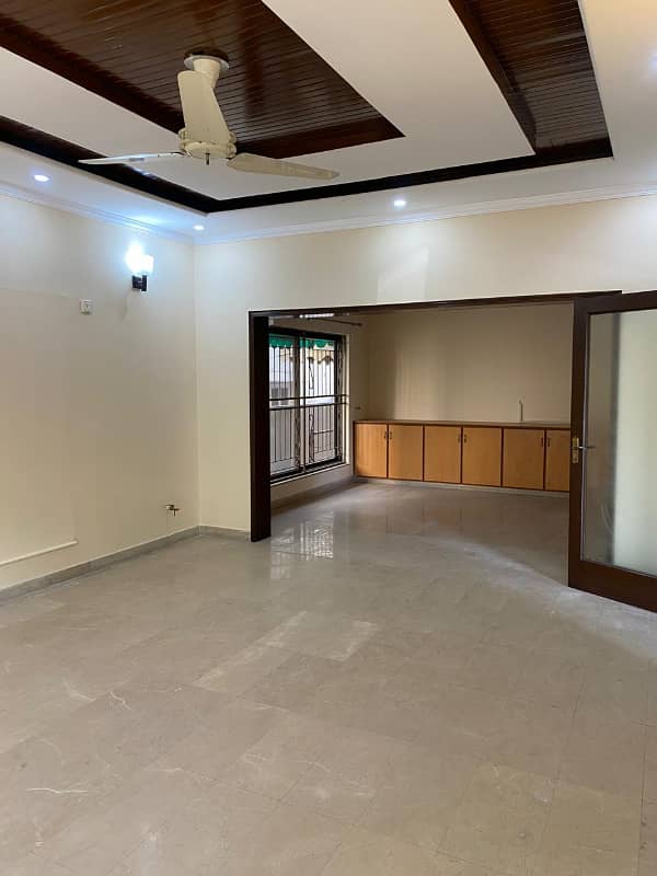 3 Beds Full House 5 Marla Prime Location for Rent in DHA Phase 5 Lahore. 10