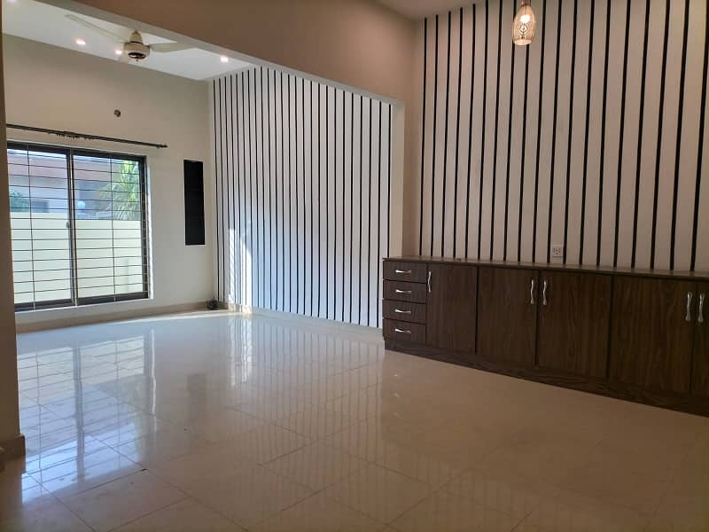 3 Beds Full House 5 Marla Prime Location for Rent in DHA Phase 5 Lahore. 12