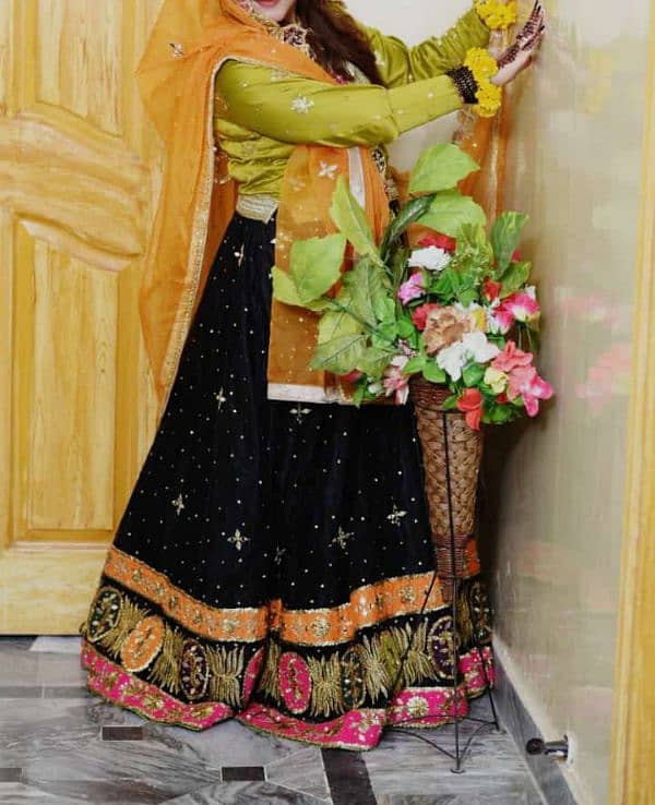 mehndi lhnga dress for bridal 1