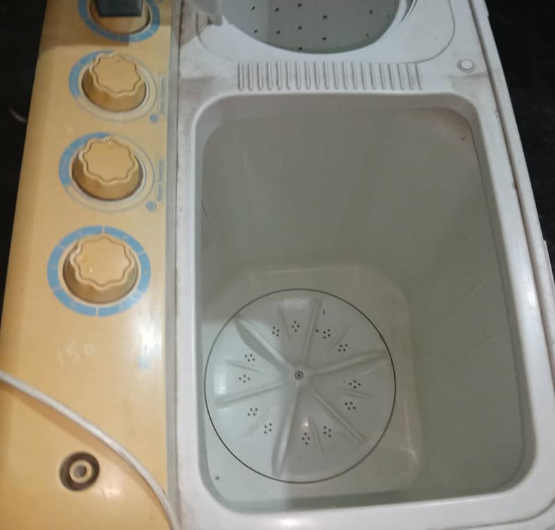 Dawlance 2 in 1 Washing and Drayer Machine 1