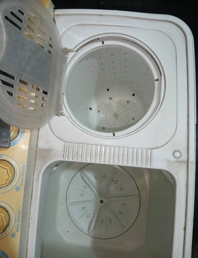 Dawlance 2 in 1 Washing and Drayer Machine 2