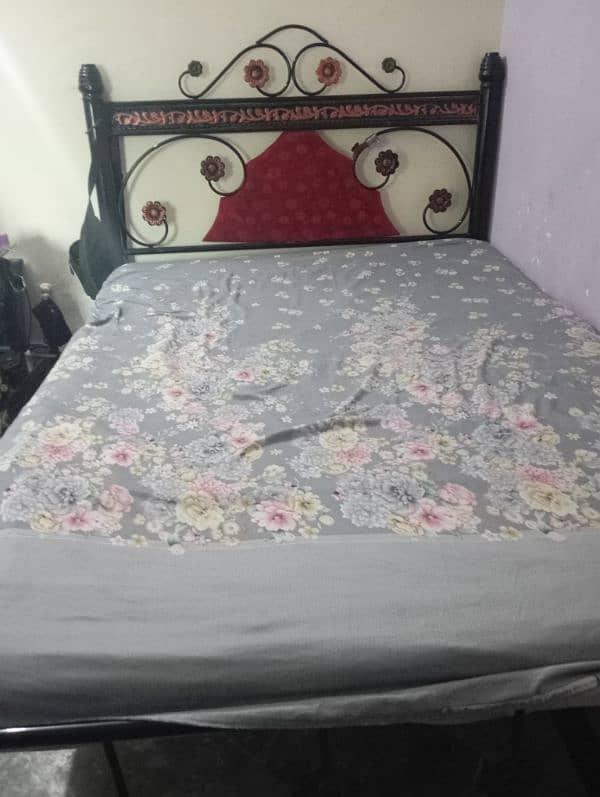 double bed and single bed 0