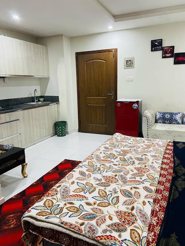 STUDIO 1 BED FURNISHED FOR RANT IN GULBERG GREEN 4