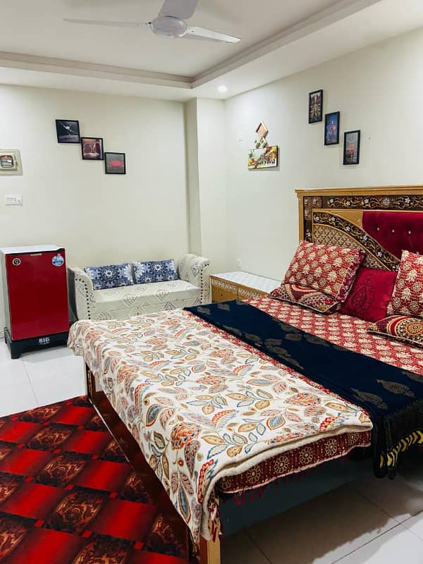 STUDIO 1 BED FURNISHED FOR RANT IN GULBERG GREEN 8