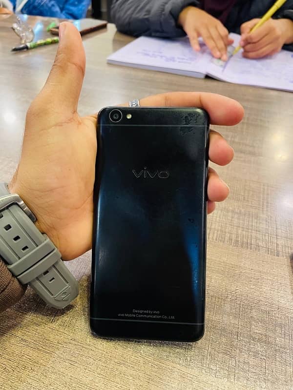 Iphone 11 and Vivo Y57 8