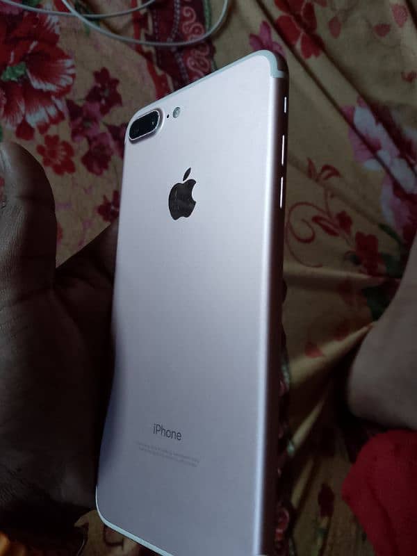 iphone 7 plus 10/10 condition 2