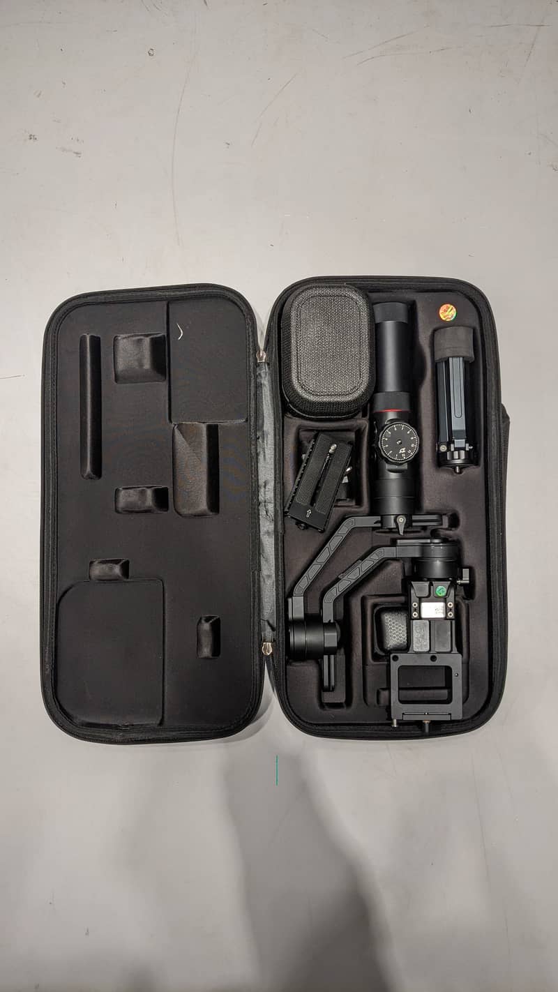 Zhiyun Crane 2 just like new 10/10 condition 2