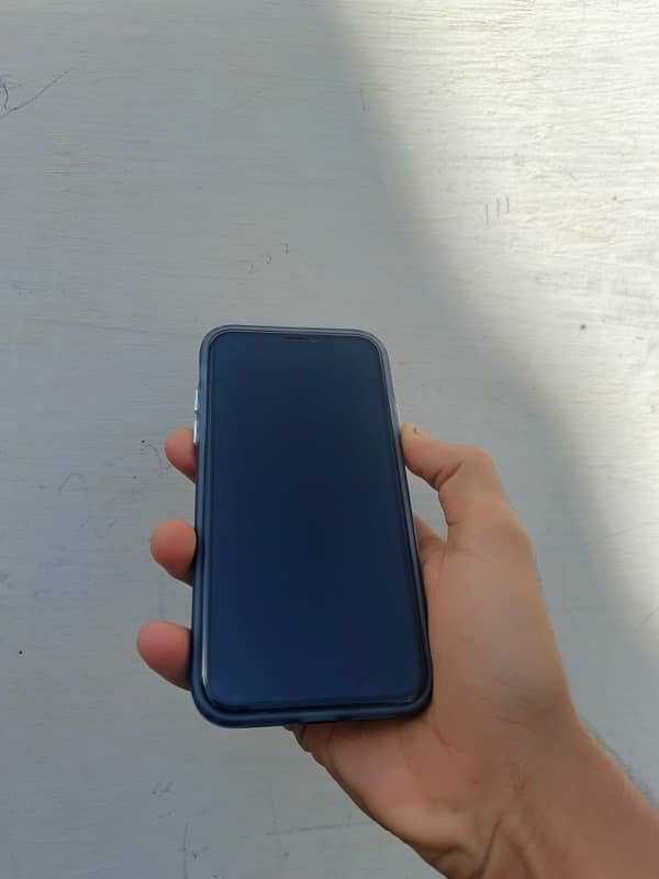 IPhone 11 64gb non PTA waterseal 5