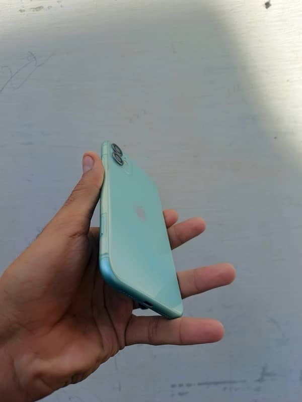 IPhone 11 64gb non PTA waterseal 7