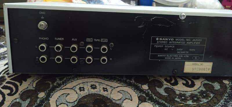 SANYO stereo integrated amplifier 4