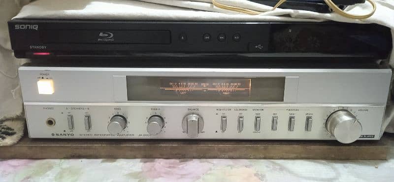 SANYO stereo integrated amplifier 10