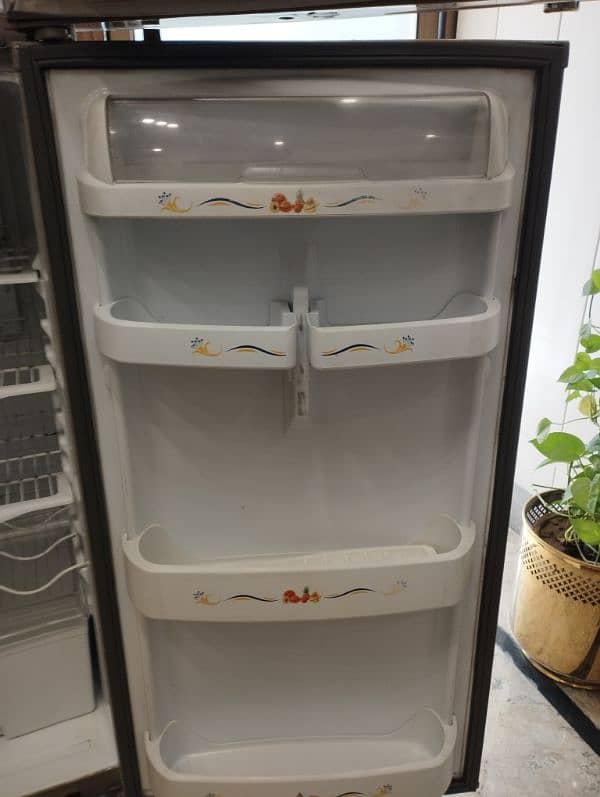 Waves Refrigerator / Fridge 6