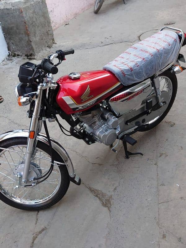 new bike ha bas thori dare Chali ha 6