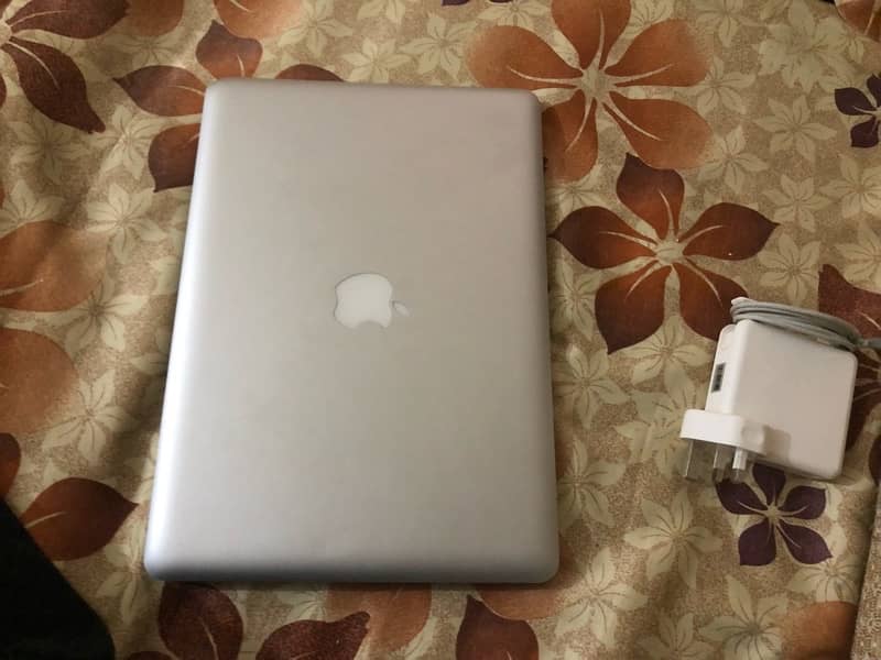 MacBook Pro 8gb ram 750gb hard disk 1