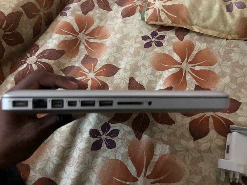 MacBook Pro 8gb ram 750gb hard disk 9