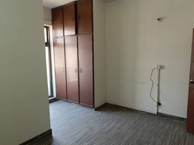 4 Marla 2nd Floor Office For Rent In DHA Phase 1,Block H, Lahore. 2