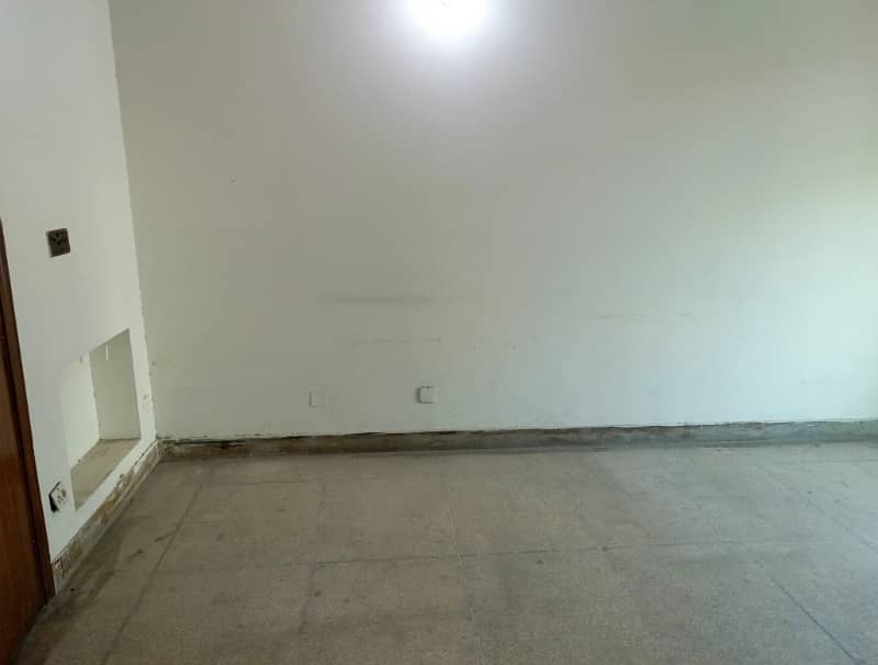 4 Marla 2nd Floor Office For Rent In DHA Phase 1,Block H, Lahore. 9