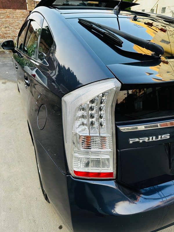 Toyota Prius 2011 3