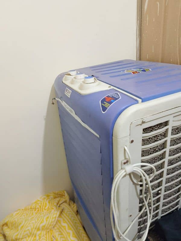 cooler with ice box for sale 0