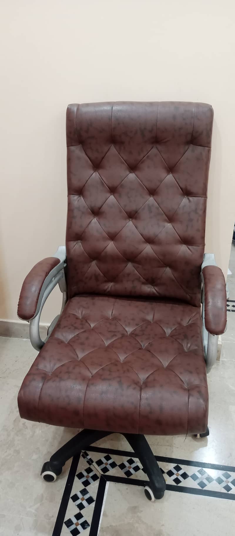  Executive Comfort Meets Luxury Premium Office Chair for Sale!  1