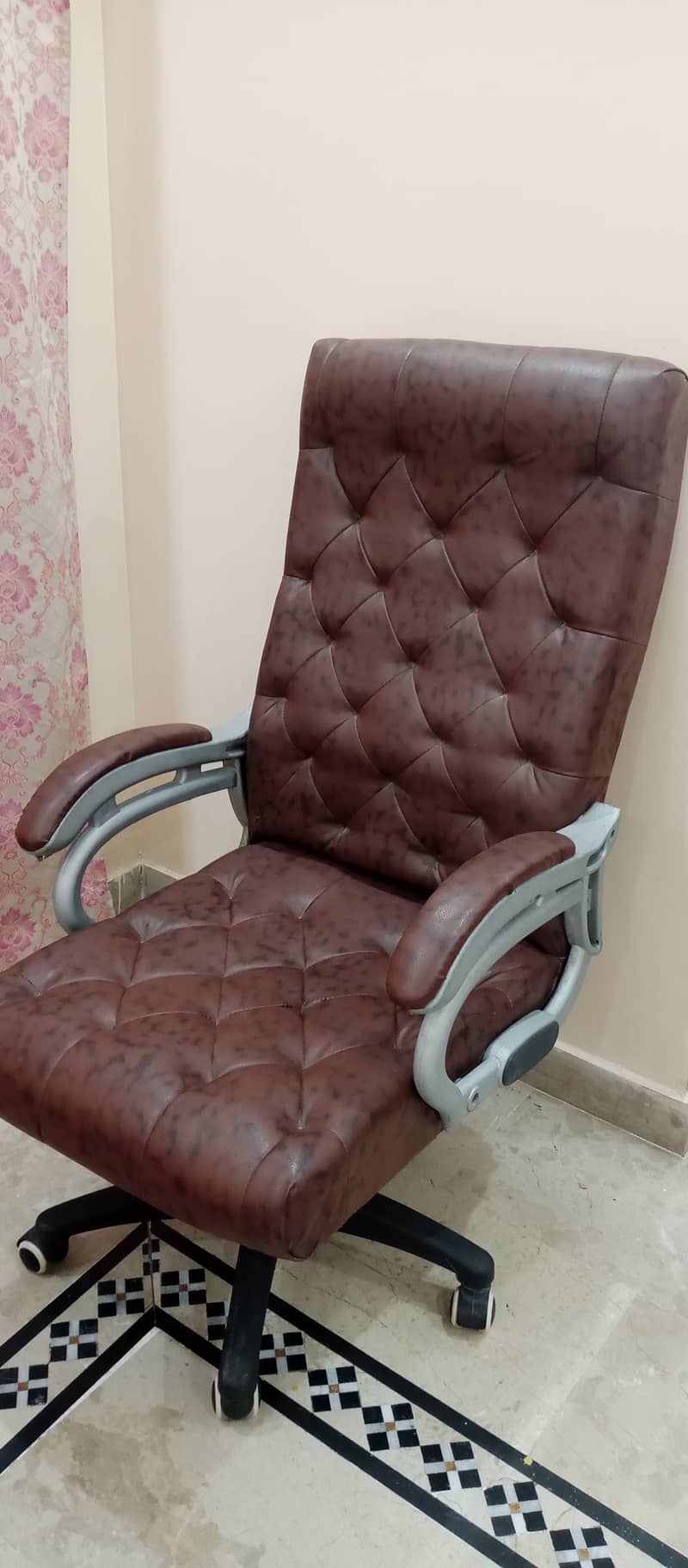  Executive Comfort Meets Luxury Premium Office Chair for Sale!  2