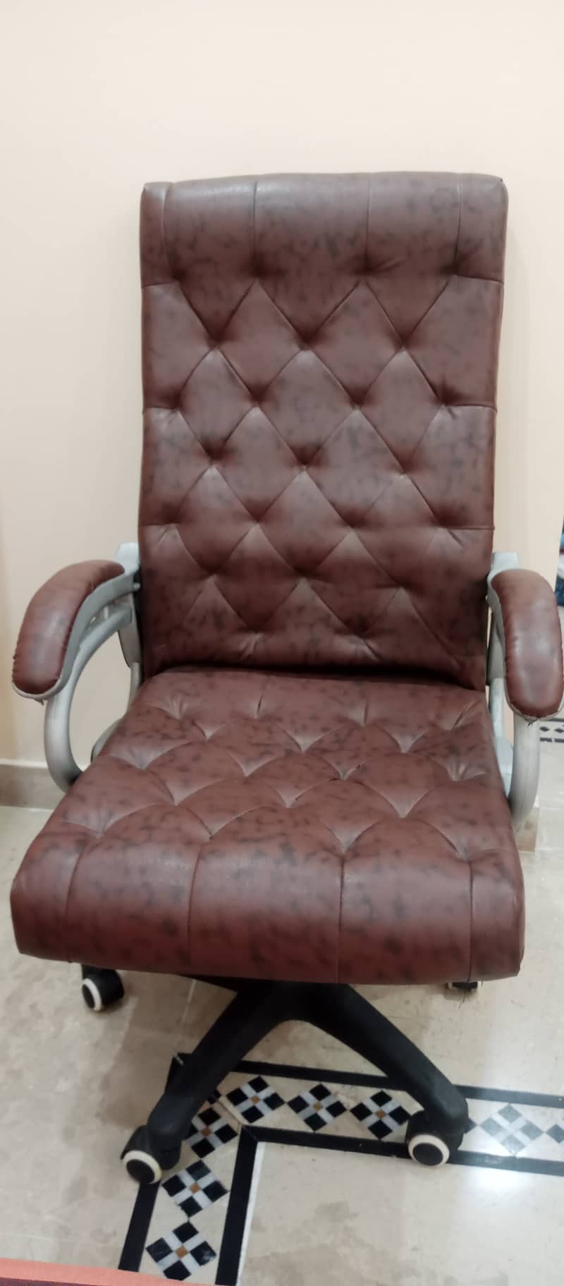  Executive Comfort Meets Luxury Premium Office Chair for Sale!  8