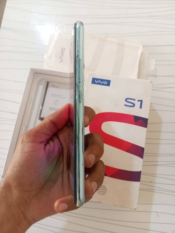 vivo s1 4 128GB full box 3