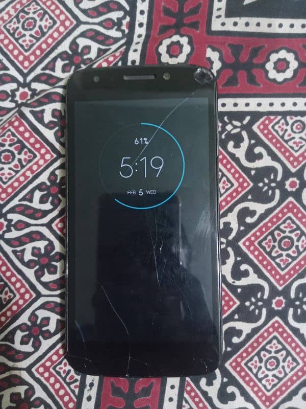 Moto E4 10/7 koi masla nai box or charger nai ha 5