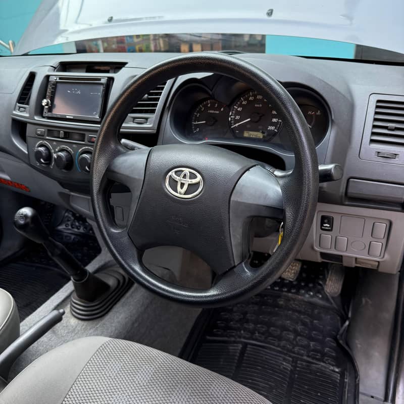 Toyota Hilux 4x2 Single Cab Standard 2014 3