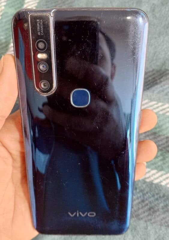 urgent sale (vivo v15) 8/256  very good condition 0