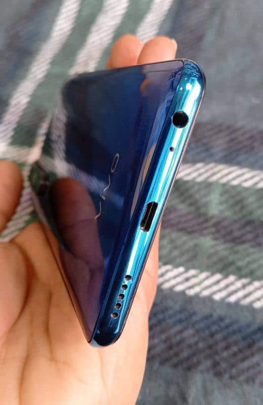 urgent sale (vivo v15) 8/256  very good condition 2