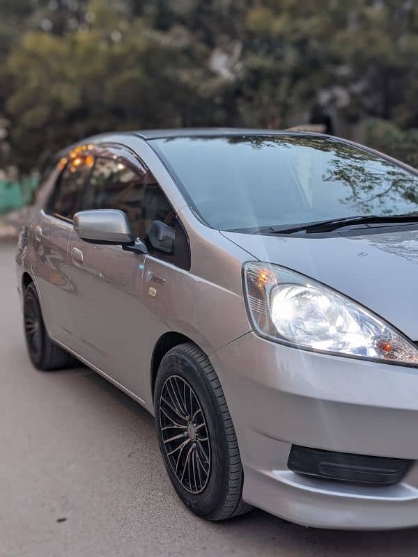 Honda Fit shuttle 2013 3