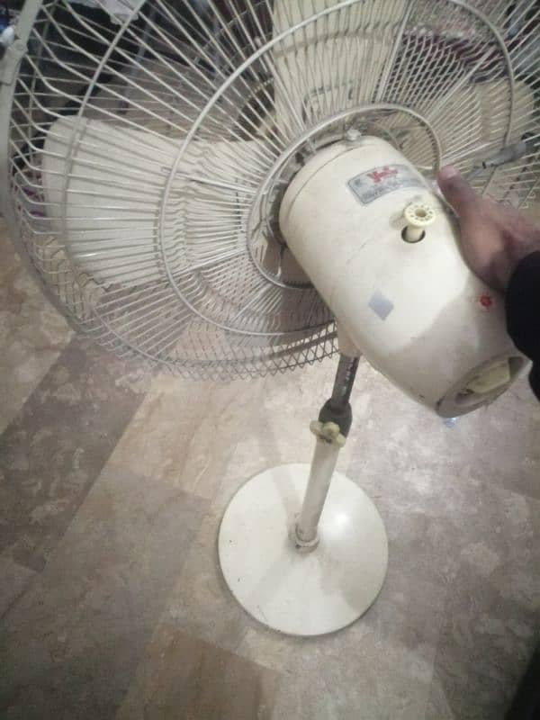 pedestal fan 10 by 10 condition 0