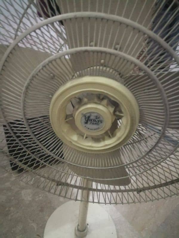 pedestal fan 10 by 10 condition 1