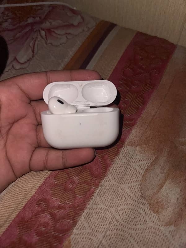 AirPods pro 2nd gen type c only left side is available 1