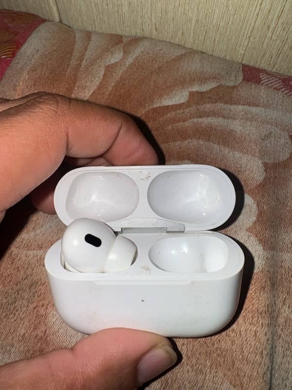 AirPods pro 2nd gen type c only left side is available 2