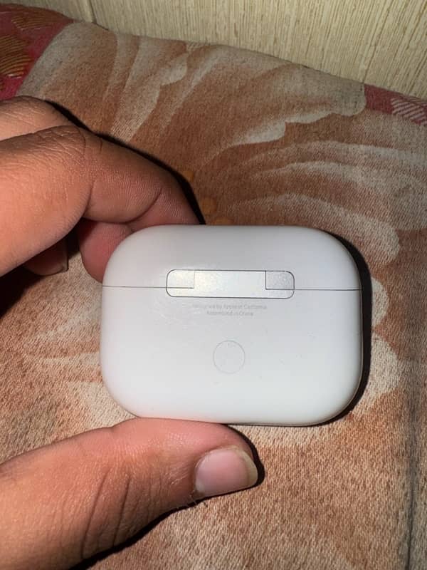 AirPods pro 2nd gen type c only left side is available 3