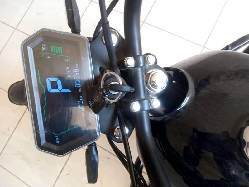 Urgent Sale  Vlektra Velocity 180 Electric Bike 2025 Un-Register 4