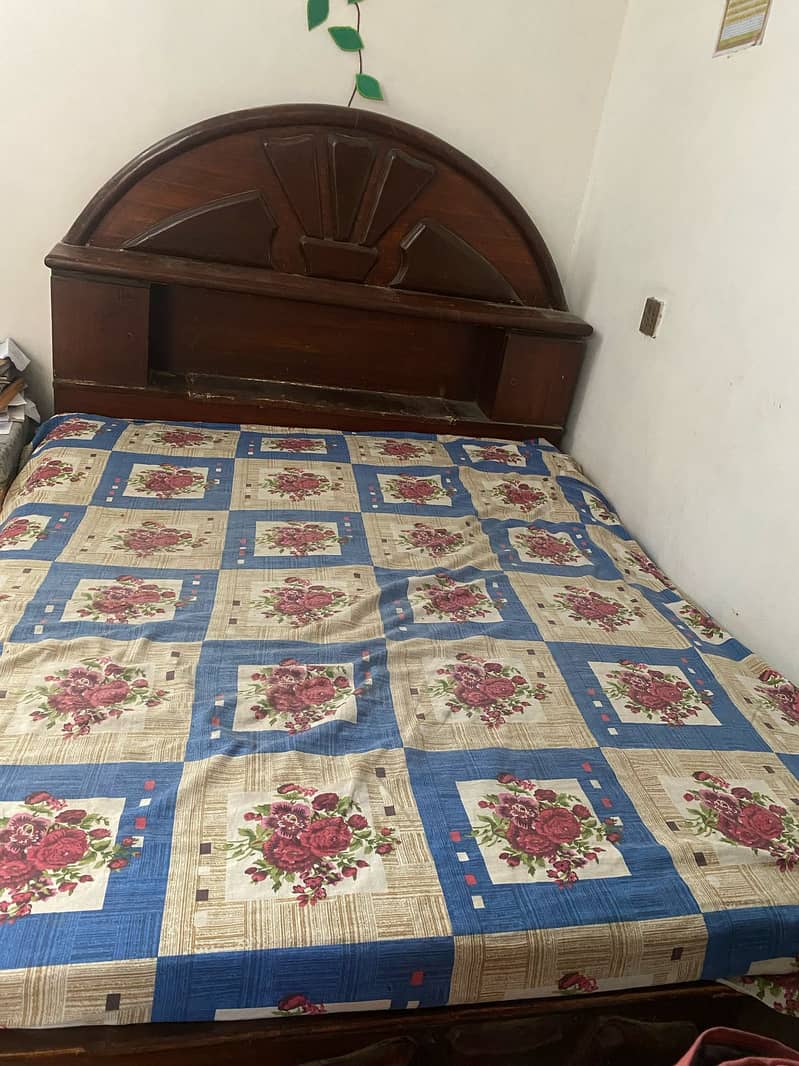 Wooden king Bed in Good condition 1