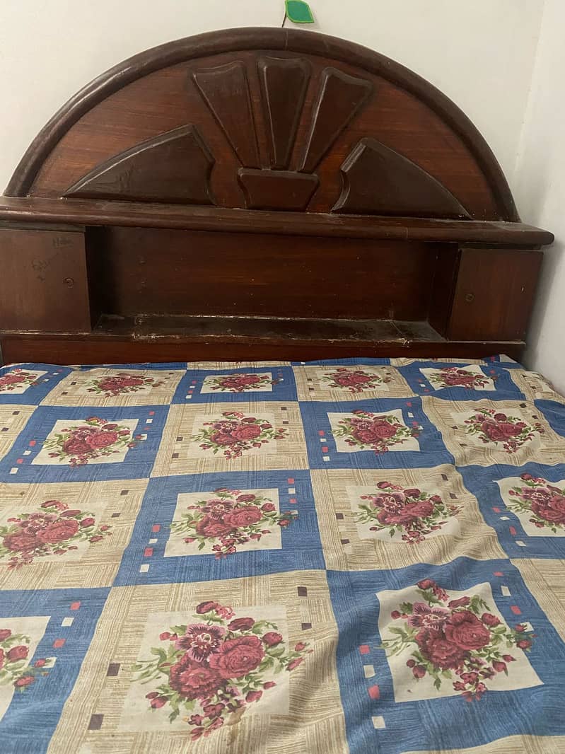 Wooden king Bed in Good condition 2