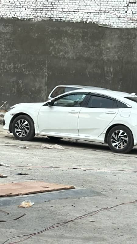 driver with honda civic 0