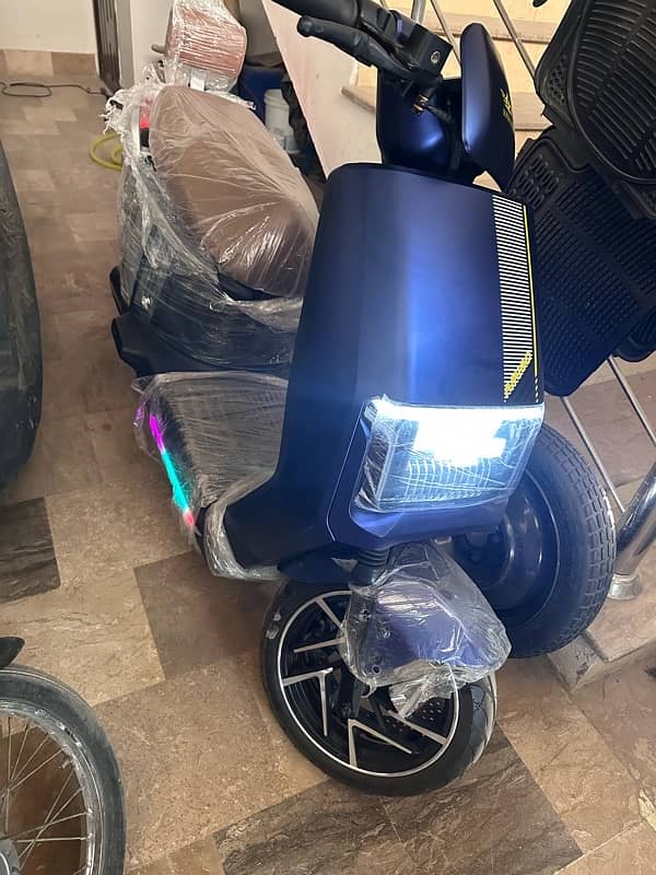 superstar scooty 2000watt 0