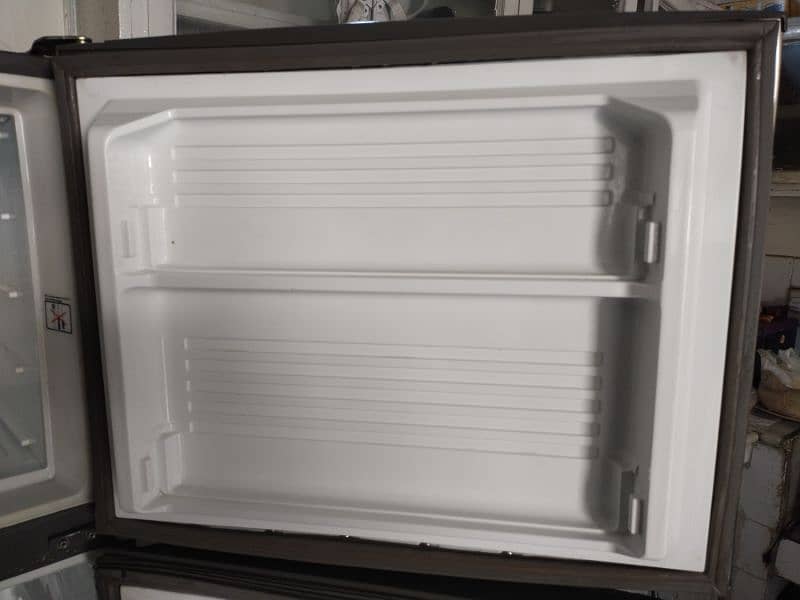 Dawlance Refrigerator Good condition 9